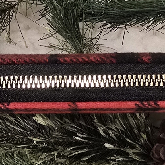 NWOT BearPaw Flannel Plaid Wristlet/Wallet - Picture 4 of 8